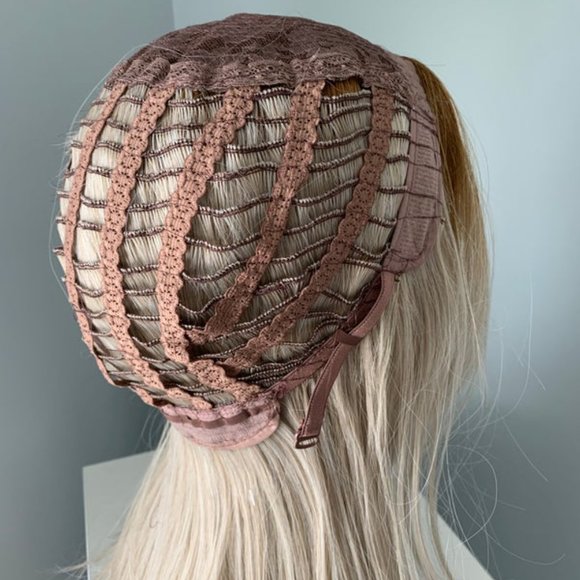 NEW Short Rooted Blonde Synthetic Wig - Picture 3 of 3